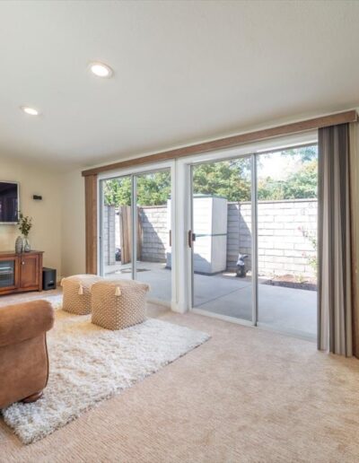 Den - 26326 Woodlark Ln Valencia CA