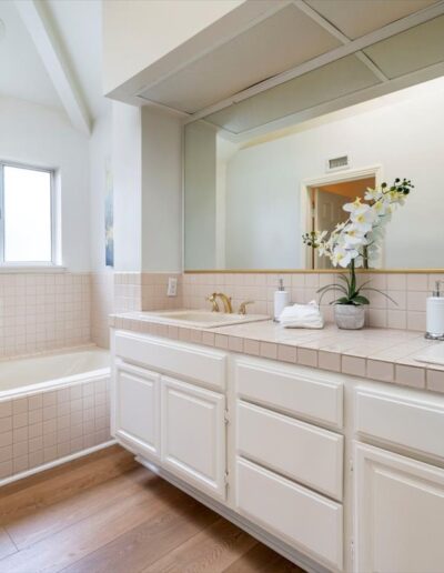 26064 Berault Ct Valencia CA For Sale - Primary Bathroom