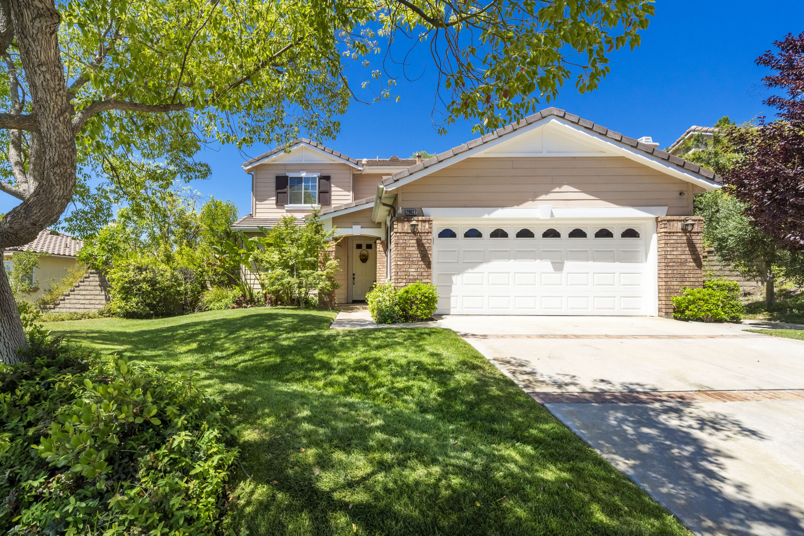 29027 Raintree Ln. Santa Clarita California For Sale by SCV Holly