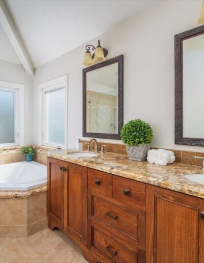 Primary Bathroom - 26326 Woodlark Ln Valencia CA