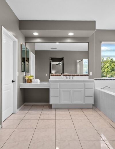 Master Bathroom - 28474 N Incline Ln Santa Clarita California for Sale by SCVHolly